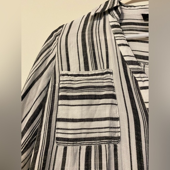 IZ Byer 3 quarter length sleeve button down striped blouse - Picture 4 of 5